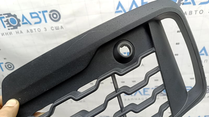 Нижняя решетка переднего бампера левая BMW X1 F48 16-19 под парктроник, M-Sport, царапины, сколы