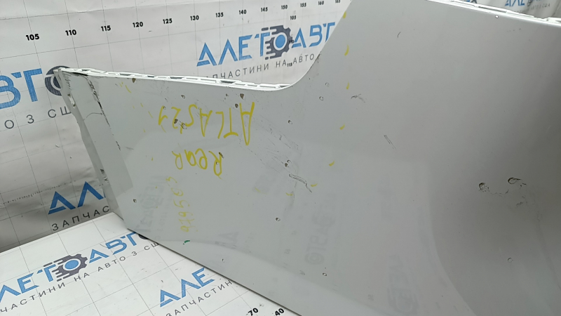 Bara spate nefinisată VW Atlas 21-26 albă, uzată, crăpată, suport deteriorat