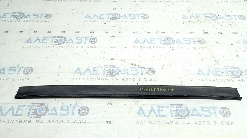 Уплотнитель радиатора верхний передний BMW X2 F39 18-23 B46, B48 на радиаторе