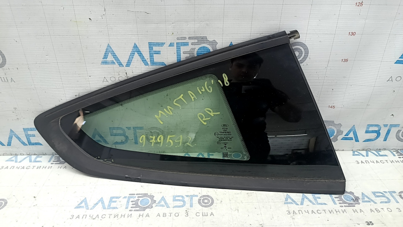 Форточка глухое стекло задняя правая Ford Mustang mk6 15-23 купе, надорван уплотнитель