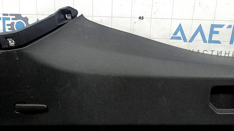 Обшивка арки левая VW Atlas 18-23 черная, с крючками и плафоном, царапины, под химчистку