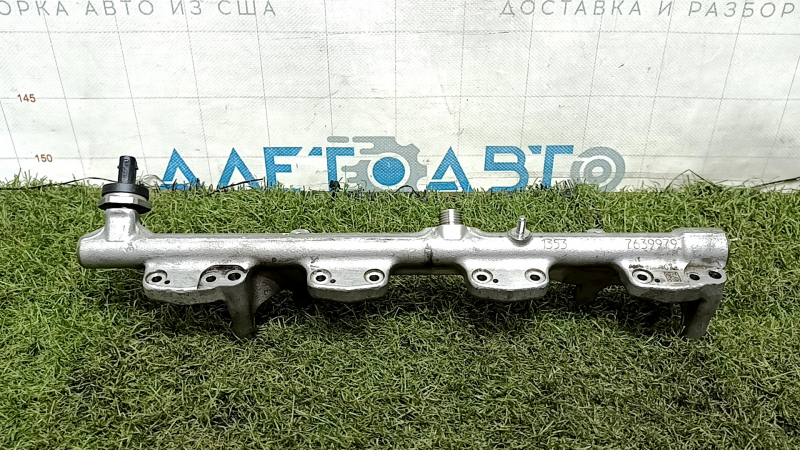 Топливная рейка BMW X1 F48 16-19 B46 с датчиком