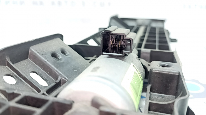 Motor pentru reglarea longitudinală a scaunului șoferului Ford C-max MK2 13-18 fără cadru