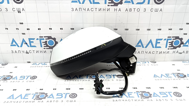 Зеркало боковое правое в сборе Audi Q7 16-19 12 пинов, подогрев, поворотник, белое, треснут поворотник