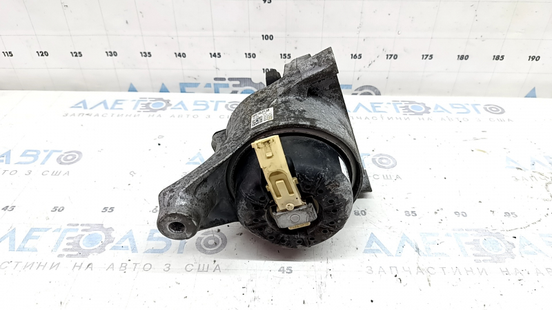 Microfisuri la suportul motor stânga la Audi Q7 16-26 2.0T