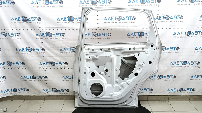 Дверь голая задняя правая Audi Q7 16-26 алюминий, белый LS9R, тычка