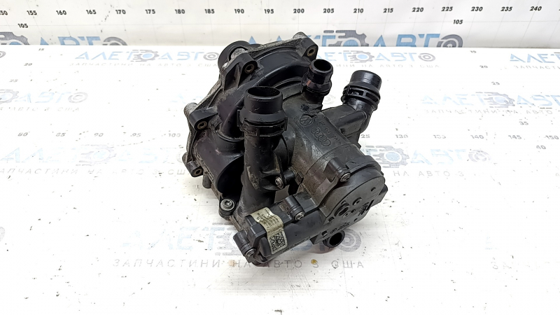 Помпа охлаждения с корпусом термостата в сборе Audi Q7 16-26 2.0T