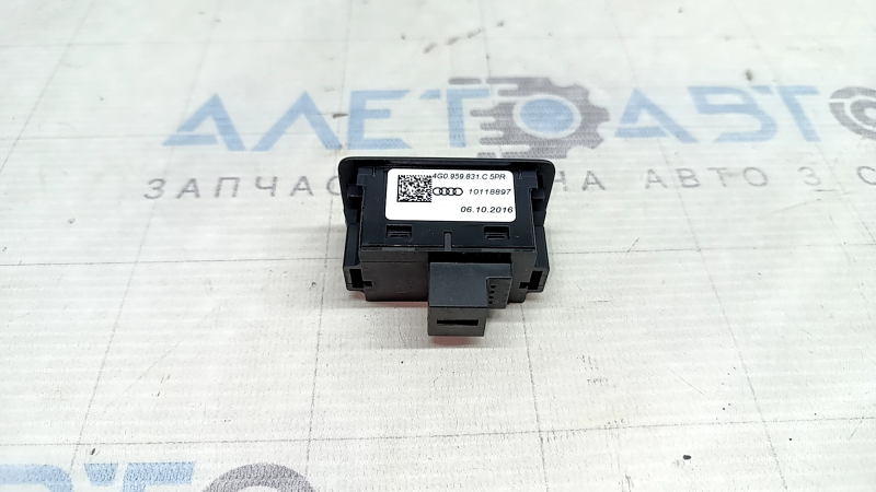Кнопка закрытия двери багажника Audi Q7 16-26