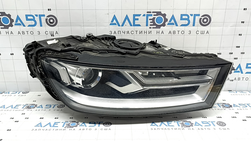 Фара передняя правая в сборе Audi Q7 16-19 Xenon, потрескан лак