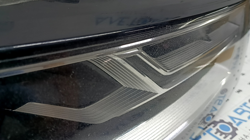 Фара передняя правая в сборе Audi Q7 16-19 Xenon, потрескан лак