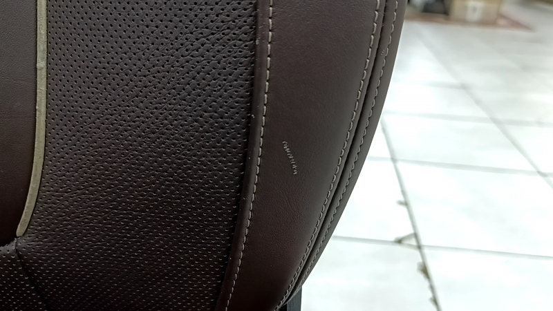 Пассажирское сидение BMW 5 G30 17-23 с airbag, электрическое, подогрев, вентиляция, массаж, память, кожа темно-коричневая, Komfort, царапины, вмятины на задней накладке