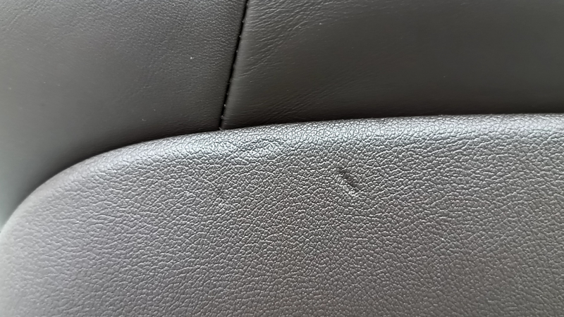 Пассажирское сидение BMW 5 G30 17-23 с airbag, электрическое, подогрев, вентиляция, массаж, память, кожа темно-коричневая, Komfort, царапины, вмятины на задней накладке