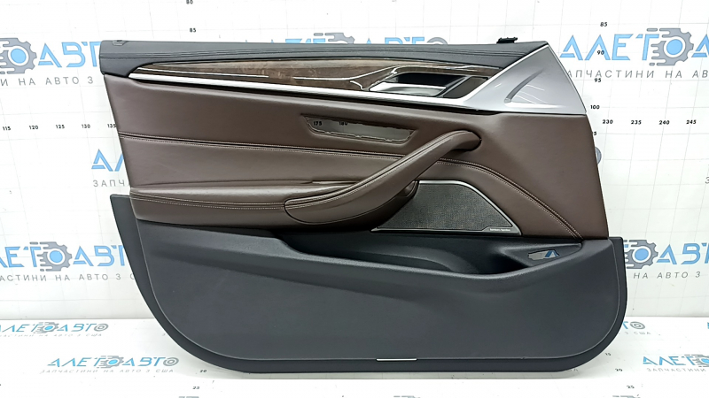 Ornament ușă, stânga față, BMW 5 G30 17-23, negru, cu memorie scaun, cotieră și inserție din piele maro închis, ornament din lemn de rădăcină de nuc, cu mâner și ornamente Harman Kardon, cu iluminare din spate, zgârieturi, necesită curățare, mâner defect