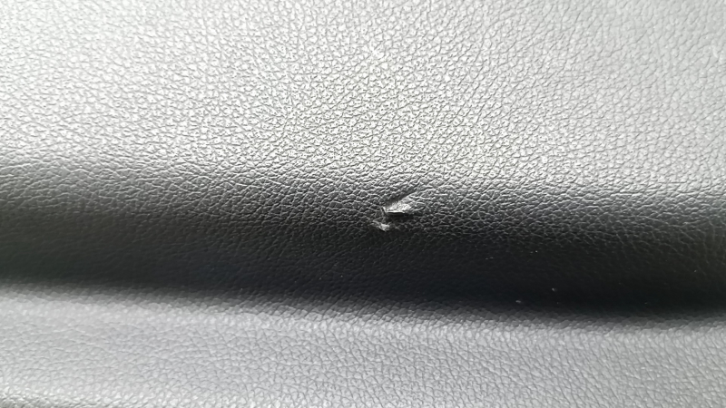 Ornament ușă, stânga față, BMW 5 G30 17-23, negru, cu memorie scaun, cotieră și inserție din piele maro închis, ornament din lemn de rădăcină de nuc, cu mâner și ornamente Harman Kardon, cu iluminare din spate, zgârieturi, necesită curățare, mâner defect