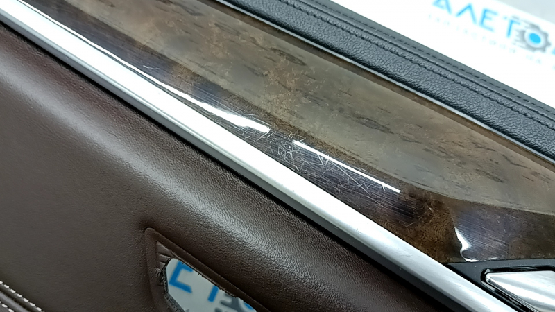 Ornament ușă, stânga față, BMW 5 G30 17-23, negru, cu memorie scaun, cotieră și inserție din piele maro închis, ornament din lemn de rădăcină de nuc, cu mâner și ornamente Harman Kardon, cu iluminare din spate, zgârieturi, necesită curățare, mâner defect