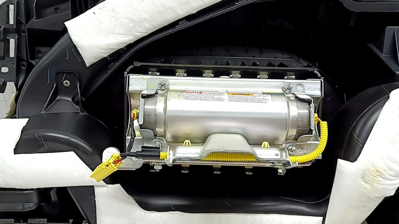 Bord față cu AIRBAG Honda Accord 13-17, negru, proeminență mică, zgârieturi