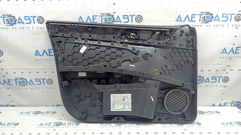 Обшивка двери карточка передняя правая VW Jetta 22-26 черная с черной вставкой кожа, подлокотник кожа, молдинг серый тип 2, вставка черный мат
