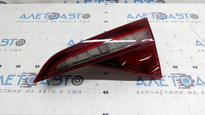 Фонарь внутренний крышка багажника правый VW Jetta 19-24 треснуто стекло