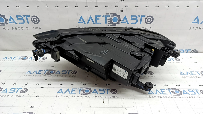 Фара передняя правая VW Jetta 19-24 в сборе LED, сколы, паутина под стеклом