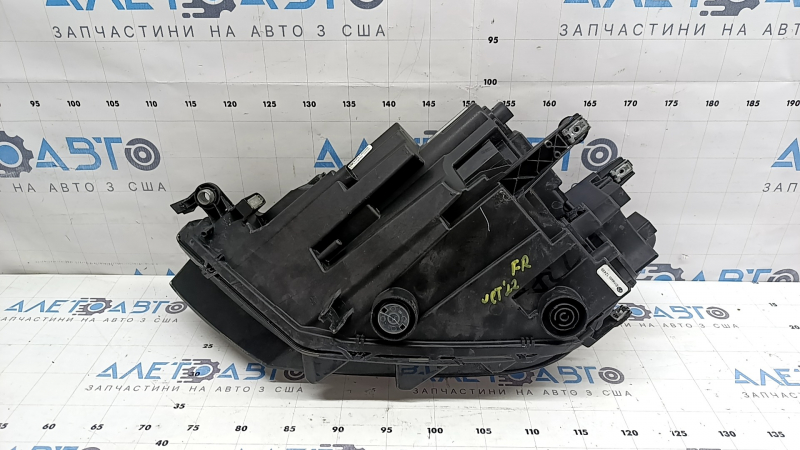 Фара передняя правая VW Jetta 19-24 в сборе LED, сколы, паутина под стеклом