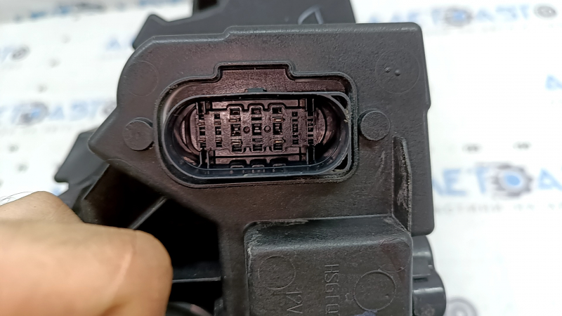 Фара передняя правая VW Jetta 19-24 в сборе LED, сколы, паутина под стеклом