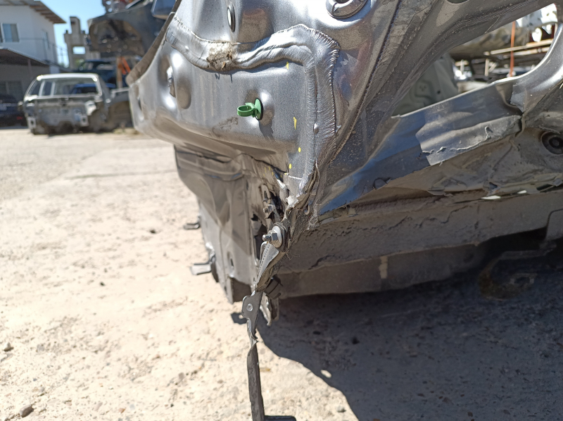 Задняя панель VW Jetta 19-26 2 части, на кузове, серебро , замята