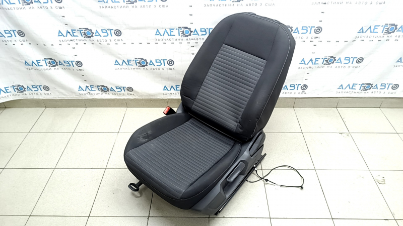 Водительское сиденье VW Jetta 22-26 без airbag, механическое, ткань черная, под химчистку