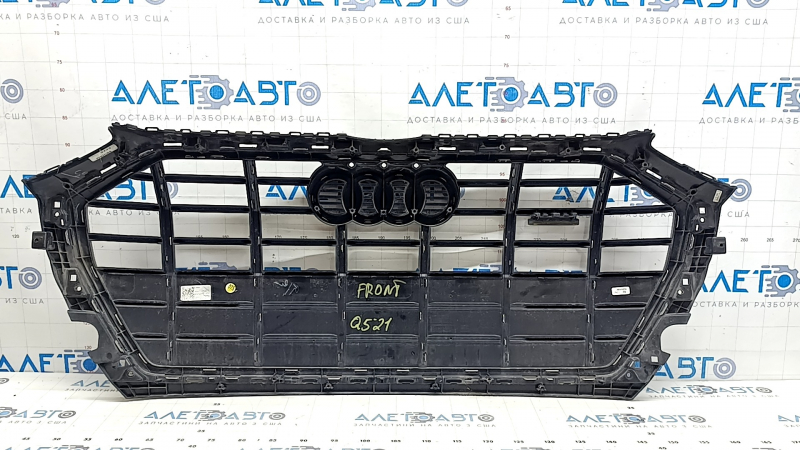 Grilă radiator Audi Q5 80A 21-25 negru lucios, emblemă și ornament cromat, Quattro, găuri non-standard, zgârieturi