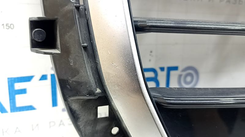 Grilă radiator Audi Q5 80A 21-25 negru lucios, emblemă și ornament cromat, Quattro, găuri non-standard, zgârieturi