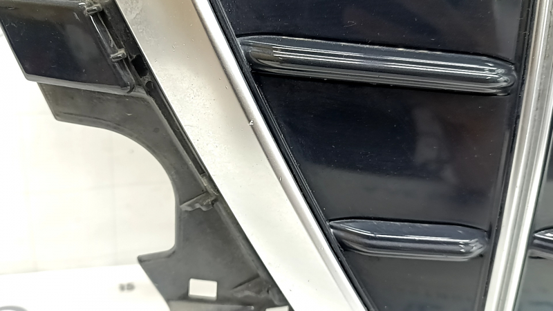 Grilă radiator Audi Q5 80A 21-25 negru lucios, emblemă și ornament cromat, Quattro, găuri non-standard, zgârieturi