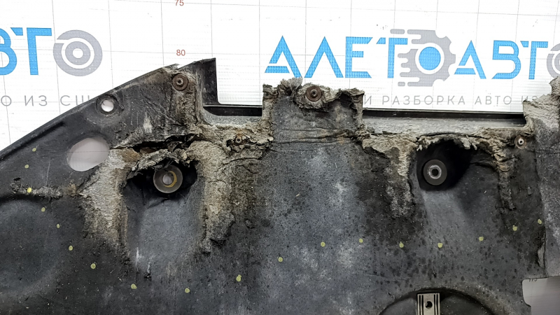 Protecție motor Kia Niro 17-22 HEV, rupturi în componenta PHEV, fragment lipsă