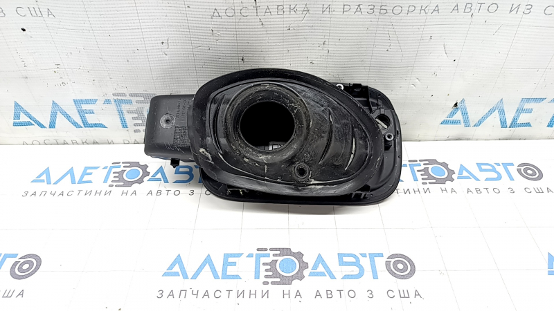 Корпус лючка бензобака Audi Q5 80A 18-25 сломано крепление