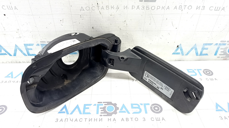 Корпус лючка бензобака Audi Q5 80A 18-25 сломано крепление