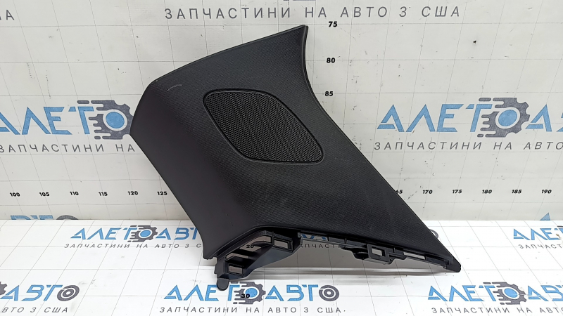 Накладка задней стойки за форточкой правая Audi Q3 8U 15-18 черная, царапины