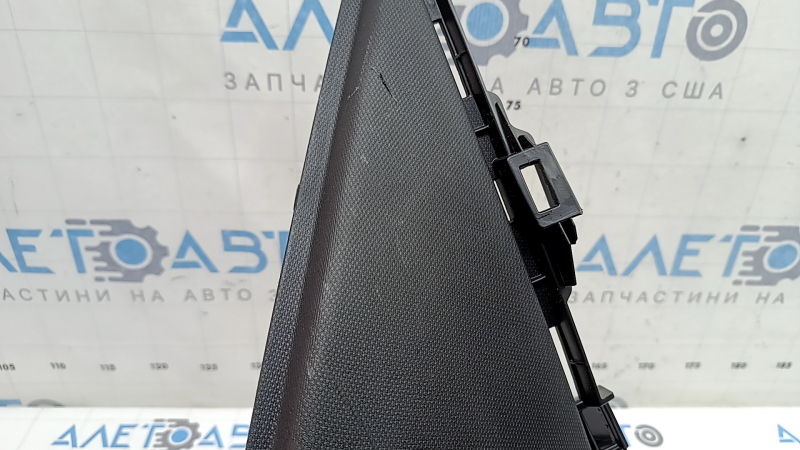 Накладка задней стойки за форточкой правая Audi Q3 8U 15-18 черная, царапины