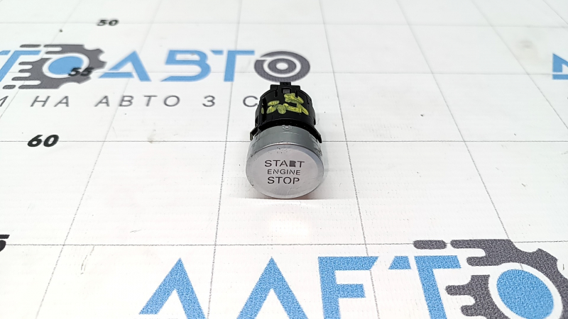 Butonul start-stop al modelului Audi Q3 8U 15-18 este uzat