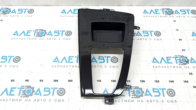 Накладка центральной консоли Audi Q5 80A 21-25 черный глянец, царапины