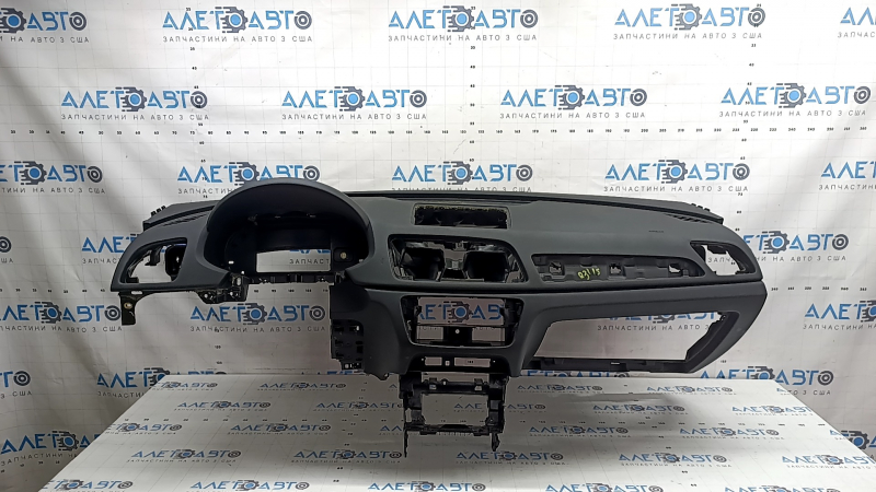 Торпедо передняя панель с AIRBAG Audi Q3 8U 15-18 черная