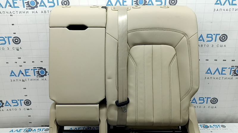 Спинка заднего ряда сидений 2 ряд левая Audi Q5 80A 21-24 кожа бежевая, Standart, с бежевым ремнем и подлокотником, механическое, под чистку, примято, царапины на пластике