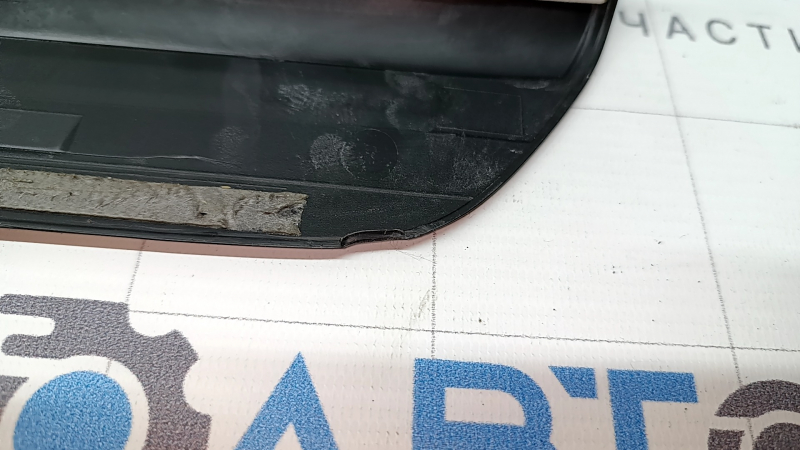 Ornament prag exterior față stânga Audi Q3 8U 15-18 negru, zgârieturi, ghidaj rupt