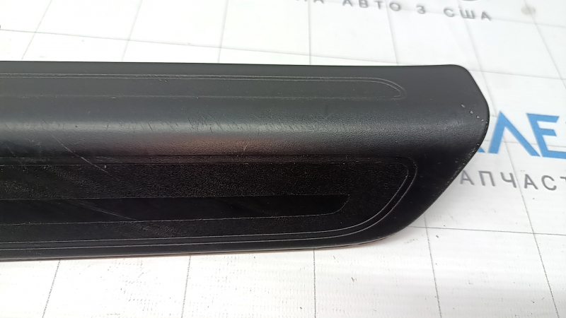 Ornament prag exterior față stânga Audi Q3 8U 15-18 negru, zgârieturi, ghidaj rupt