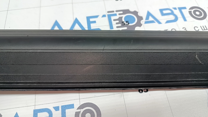 Ornament prag exterior față dreapta Audi Q3 8U 15-18 negru, zgârieturi, ghidaje rupte