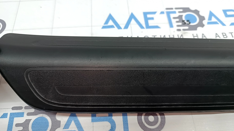 Ornament prag exterior față dreapta Audi Q3 8U 15-18 negru, zgârieturi, ghidaje rupte