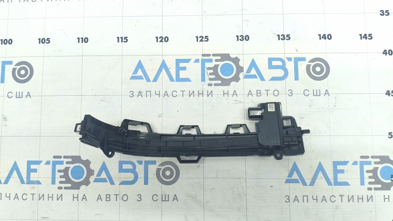 Повторитель поворота левого зеркала BMW X7 G07 19-26