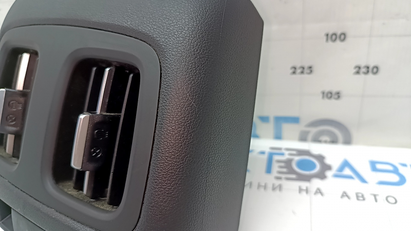 Накладка центральной консоли задняя с дефлектором воздуховода Hyundai Tucson 22-26 черная, тип 2, царапины