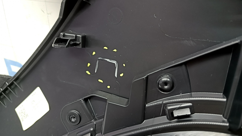 Ornamente laterale pentru consola centrală, dreapta spate, Hyundai Tucson 22-26, negre cu crom, tip 1, zgârieturi, elemente de fixare rupte