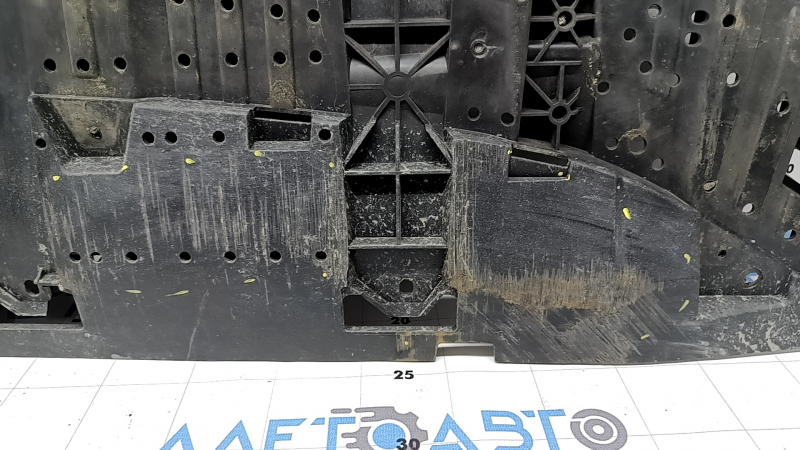Protecție centrală bară față Audi Q3 8U 16-18, fragment lipsă, uzată, spartă