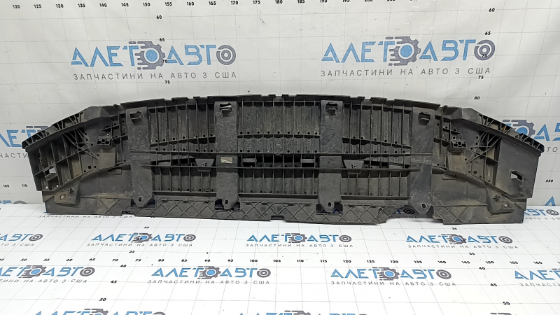 Protecție centrală bară față Audi Q3 8U 16-18, fragment lipsă, uzată, spartă
