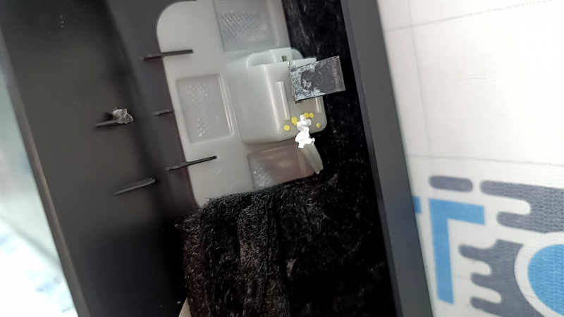 Garnitura superioară a portbagajului Mercedes W167 GLE 350 450 20-26 este gri închis, uzată, ghidajele sunt rupte