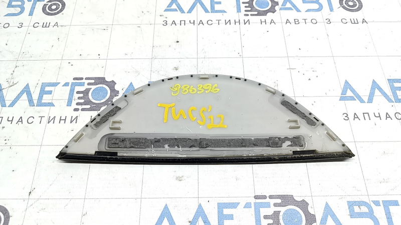 Zgârieturi pe emblema hayonului la Hyundai Tucson 22-24